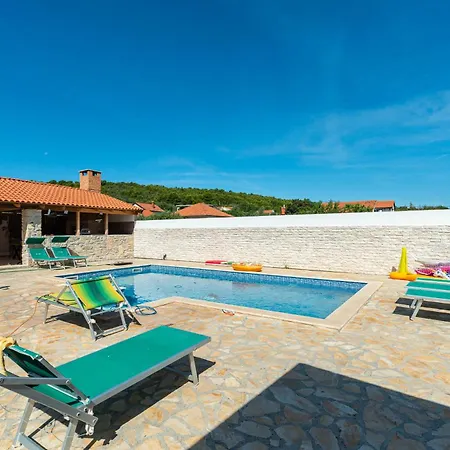 House Neverra 1 *