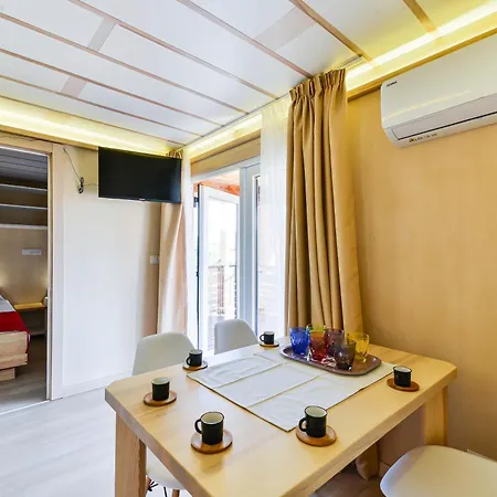 Mobil House Nevera 1 * Banj