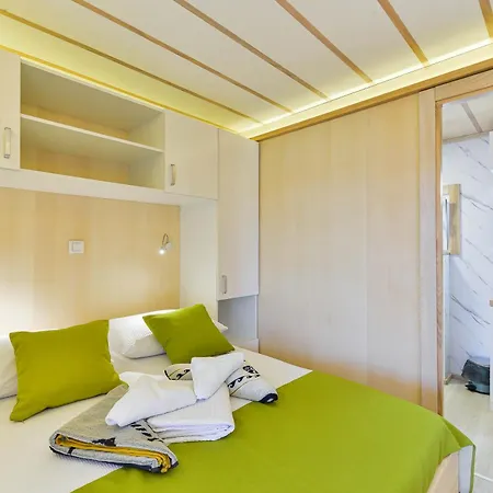 Mobil House Nevera 1