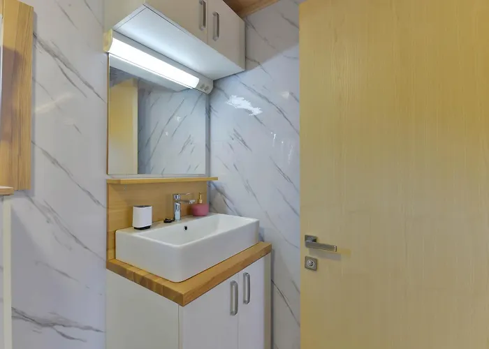 Mobil House Nevera 1 * Banj