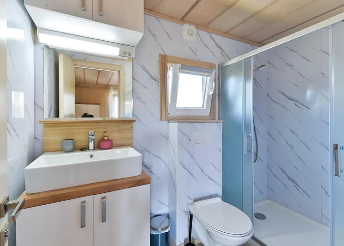 Mobil House Nevera 1 * Banj