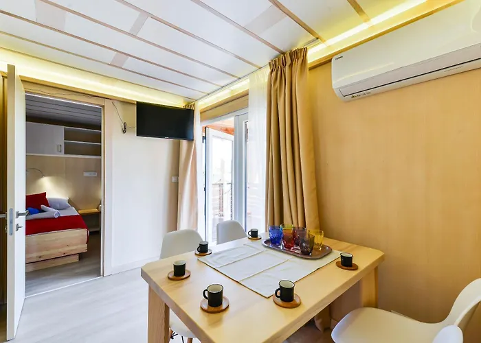 Mobil House Nevera 1 * Banj