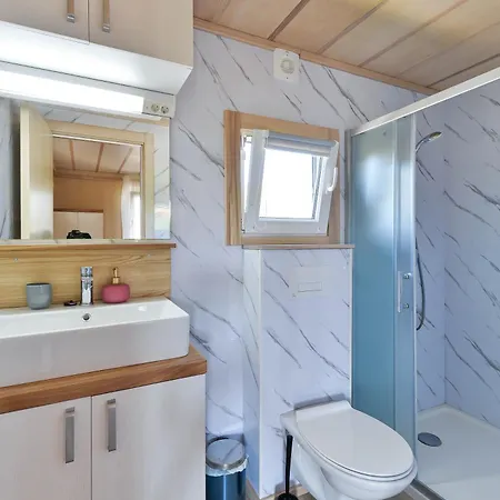 Mobil House Nevera 1 * Banj