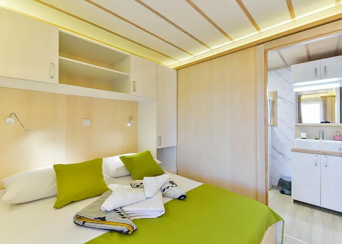 Mobil House Nevera 1